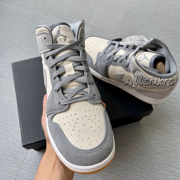 Air Jordan 1 Mid Coconut Milk GS - Picture 3 of 7